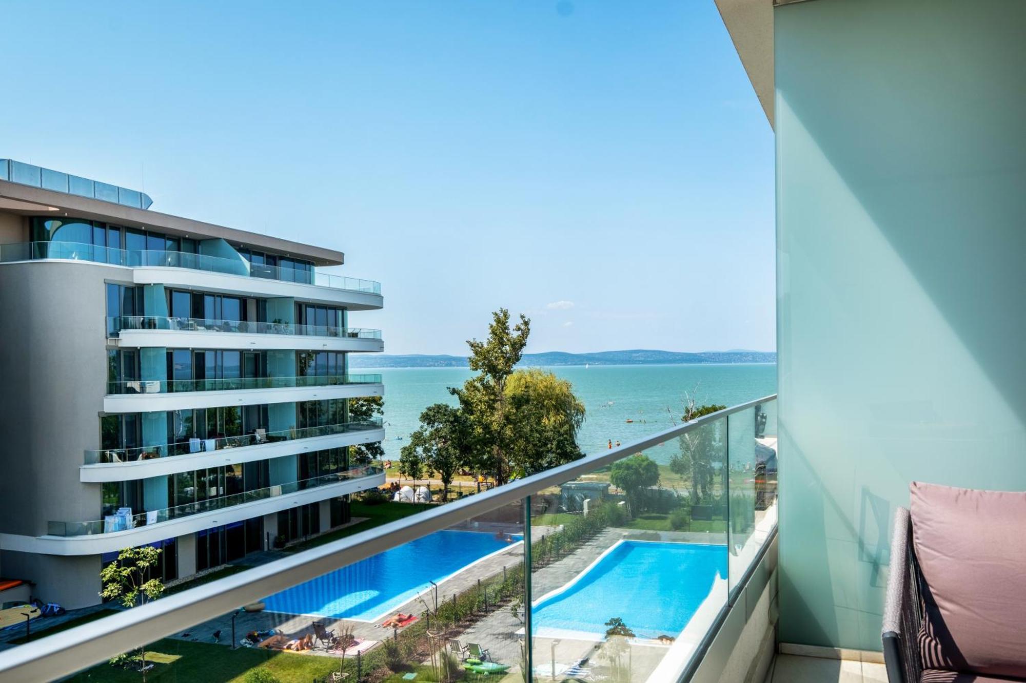 Myflat Wave Luxury 44 Suite Siófok Eksteriør billede